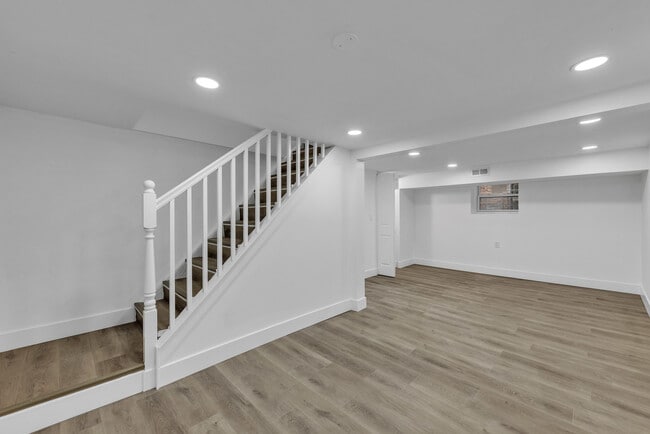 Building Photo - 7835 S Laflin St