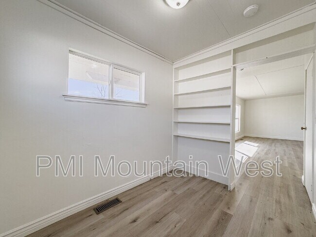 Building Photo - 450 W 200 N