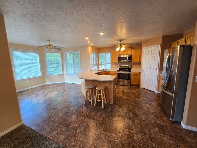 Building Photo - Spacious 5-Bedroom West Valley City Home w...
