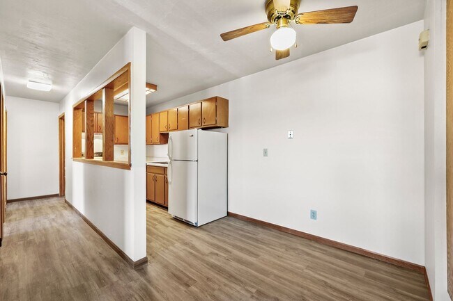 Building Photo - 1161 W Carriage Dr