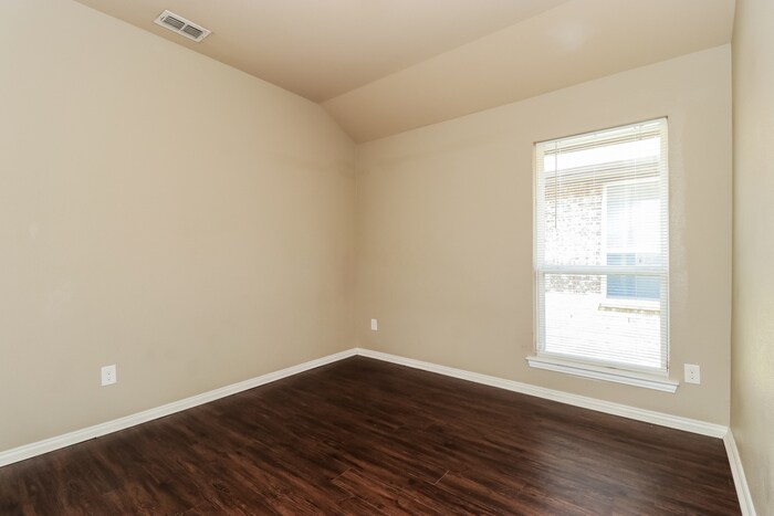 Building Photo - 7978 Los Alamitos Ln