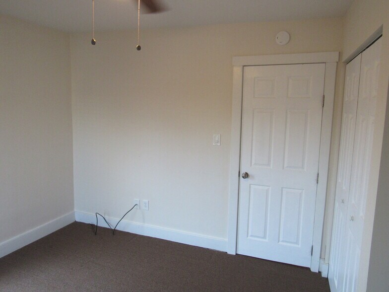 Building Photo - 132 Main St