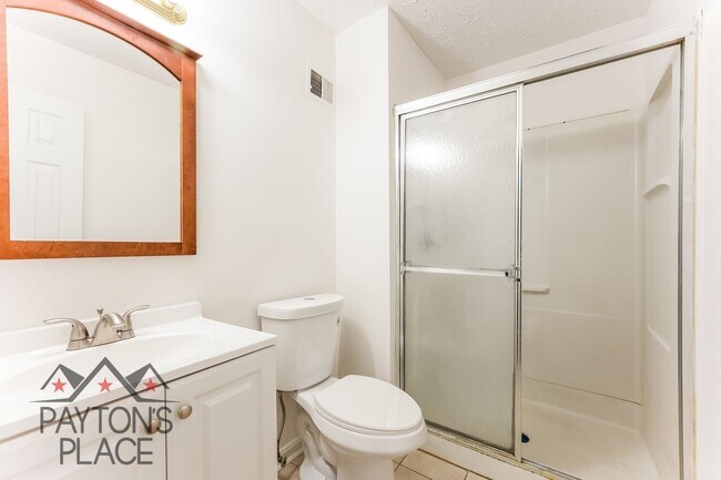 Building Photo - Spacious Oxon Hill Townhome with Parking F...