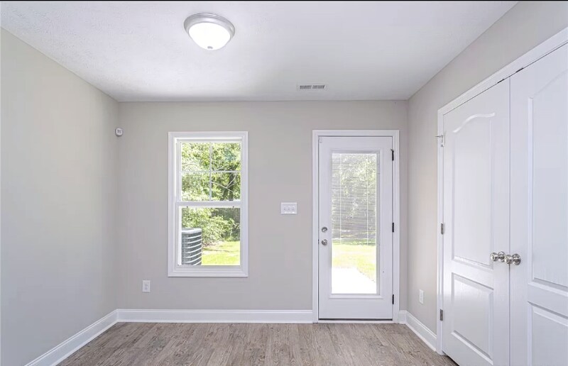 Building Photo - 935 Fleetwood Dr