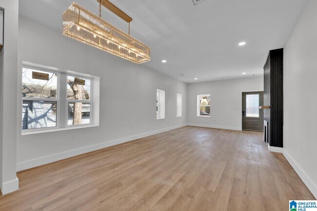 Building Photo - 1720 34th Pl N