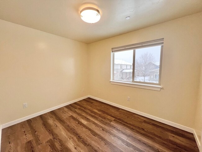 Building Photo - 1/1 Apartment in the heart of Sisters, OR!