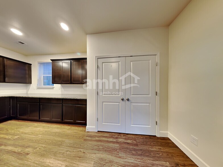 Building Photo - 10613 138th St E