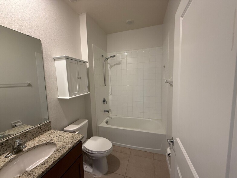 Building Photo - 12374 Eastpointe Dr