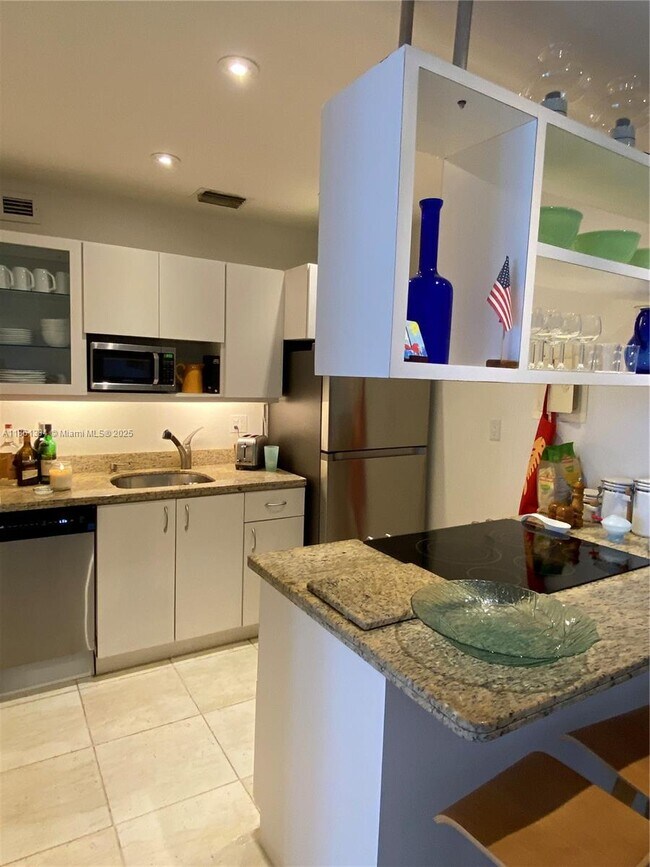 Building Photo - 5401 Collins Ave