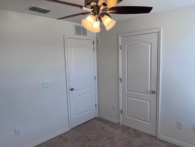 Building Photo - 4812 Riverwalk Dr