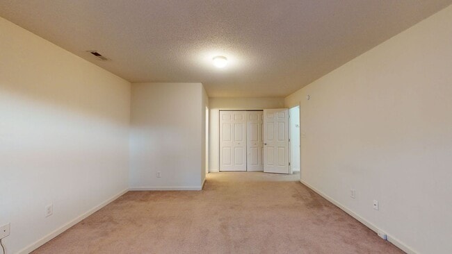 Building Photo - 252 Smallwood Rd