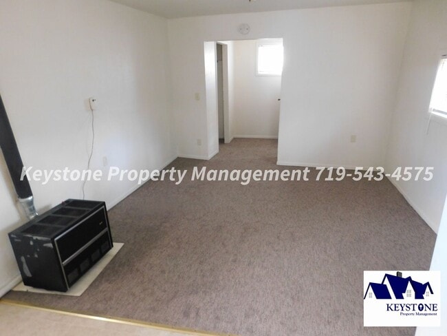 Building Photo - Small Dog Welcome! AC Unit Included! Studio Near Downtown $650/$650