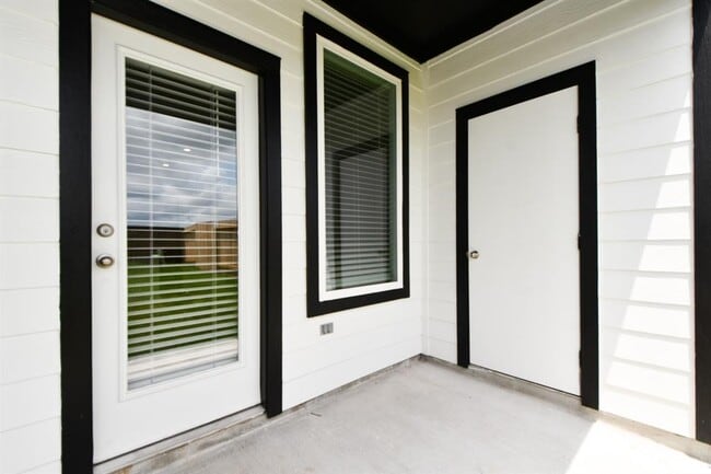 Building Photo - 3024 Crown Gate Dr