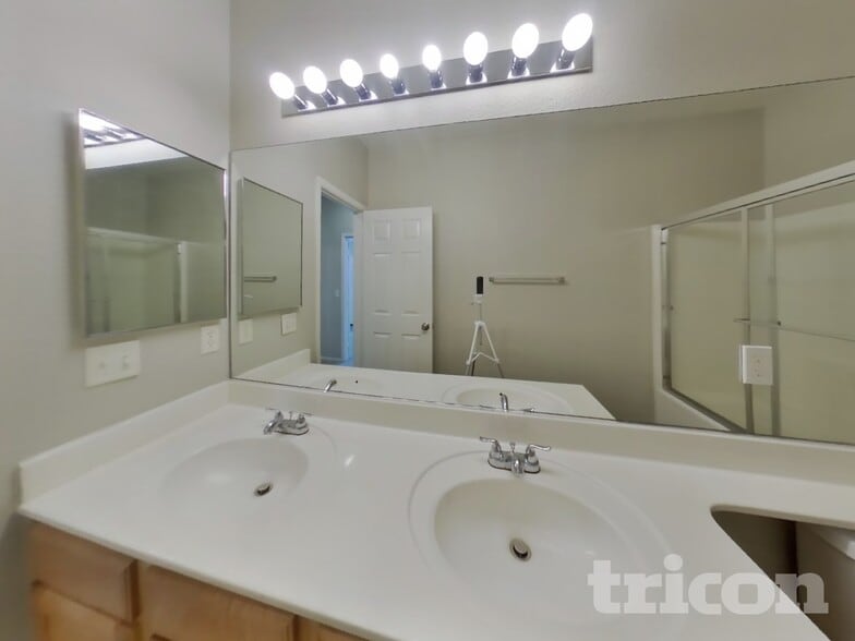 Building Photo - 2907 Extravagant Ave