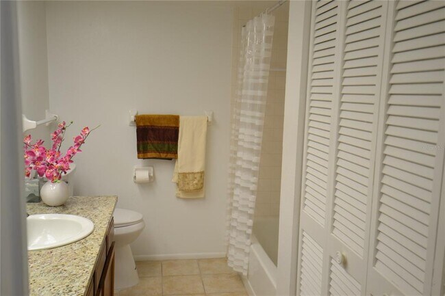 Building Photo - 209 Woodlake Wynde