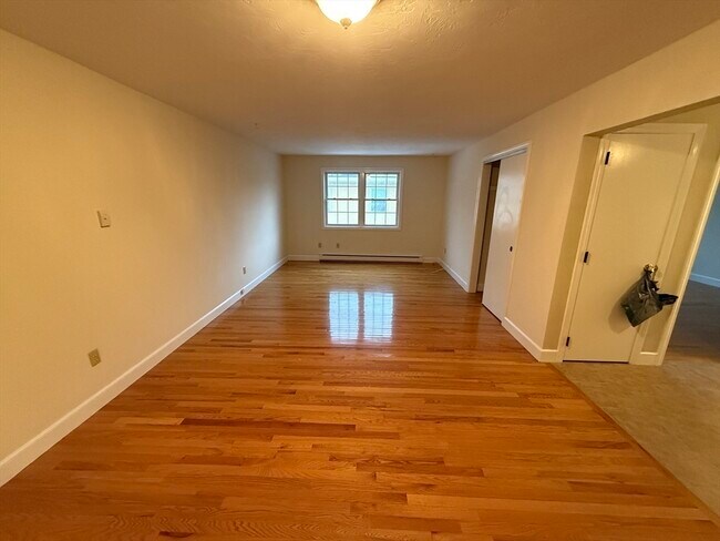 Building Photo - 7 Cottage St