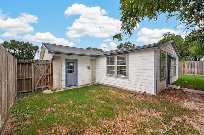 Building Photo - 1215 Mosher Ln