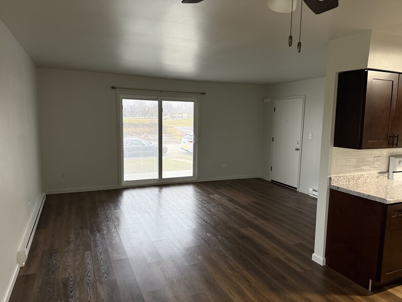 Building Photo - 375 Lynn Dr