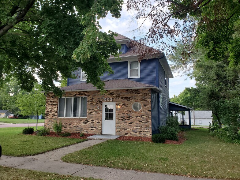 Building Photo - 502 E 1st St S