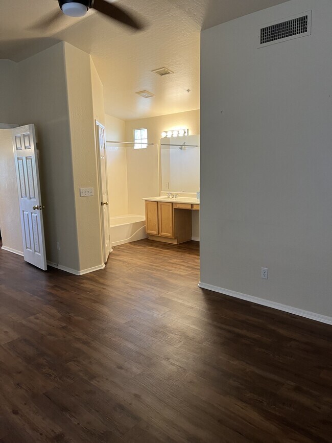 Building Photo - 9750 N Monterey Dr