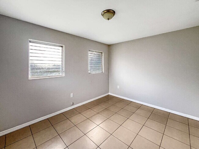 Building Photo - 9861 Orange River Blvd