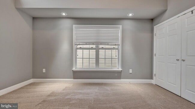 Building Photo - 1833 Drew St