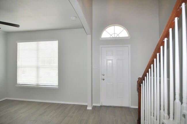 Building Photo - 9020 Brook Hill Ln