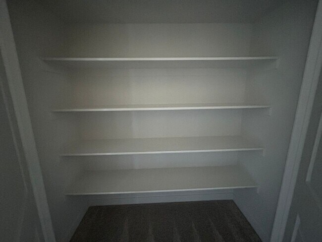 Building Photo - 4 Bedroom 2.5 Bathroom Townhome in Lehi!