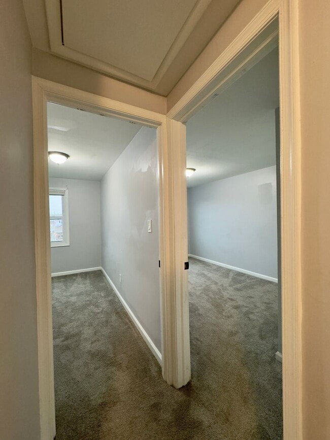 Building Photo - Charming 2 Bedroom/1 Bathroom Townhome in Dundalk, MD!