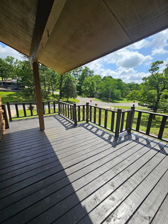 Building Photo - 18341 Woodcrest Ln