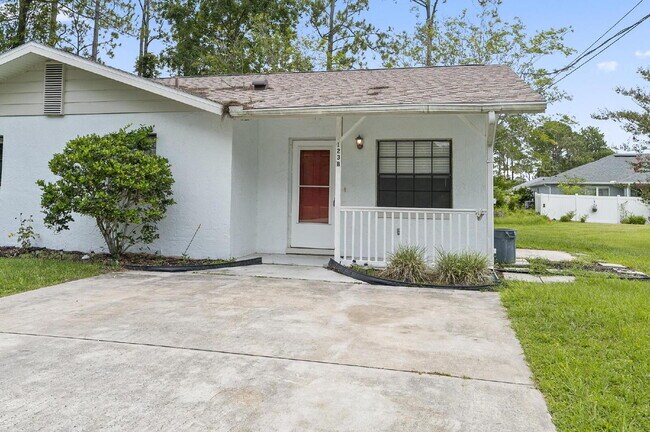 Building Photo - "Chic & Cozy 2-Bed Retreat with Granite Touches in Palm Coast!"