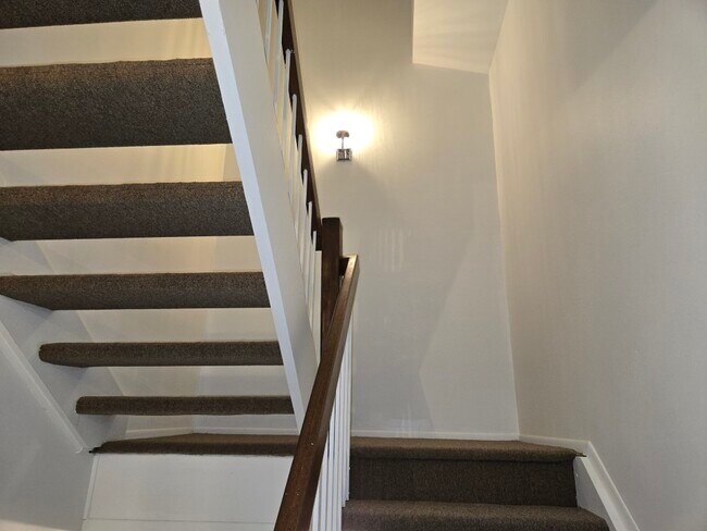 Building Photo - 6136 Palomino Ct
