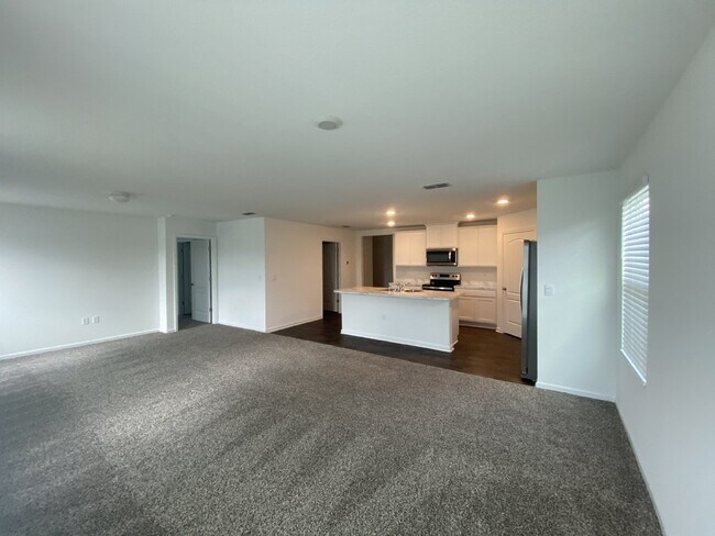 Building Photo - Beautiful 4-Bedroom Home in Cross Creek – Resort-Style Amenities & Convenient Clay County Location!