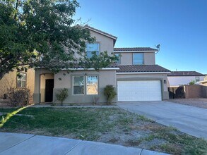 Building Photo - Beautiful 3 Bedroom Home with RV Parking