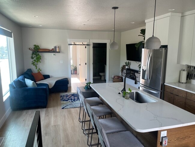 Building Photo - 433 E 2100 S