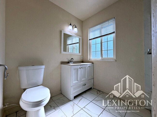 Building Photo - Charming 4-Bedroom Home in Arden-Arcade with Spacious Yard & Convenient Location