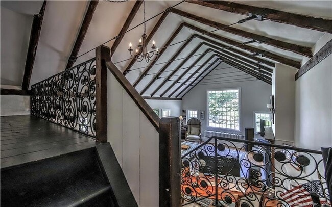 Building Photo - 96 Kings Hwy N