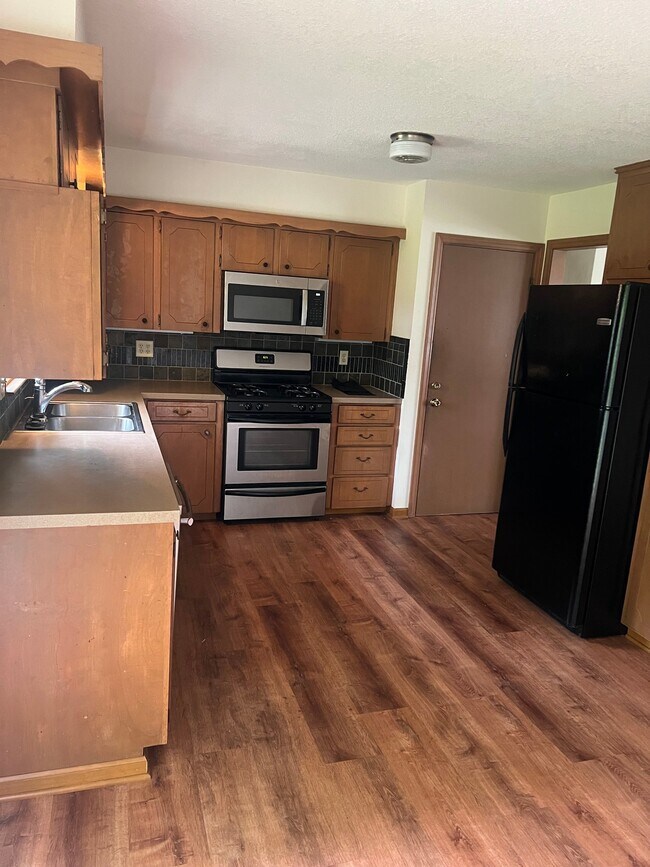 Building Photo - 10103 W 92nd Pl