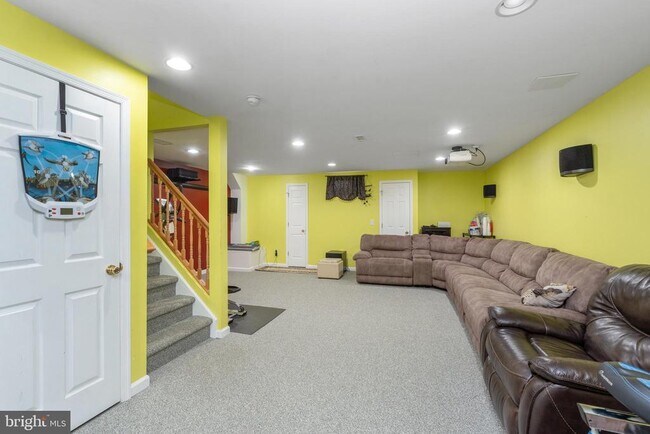 Building Photo - 802 Yarrow Cir