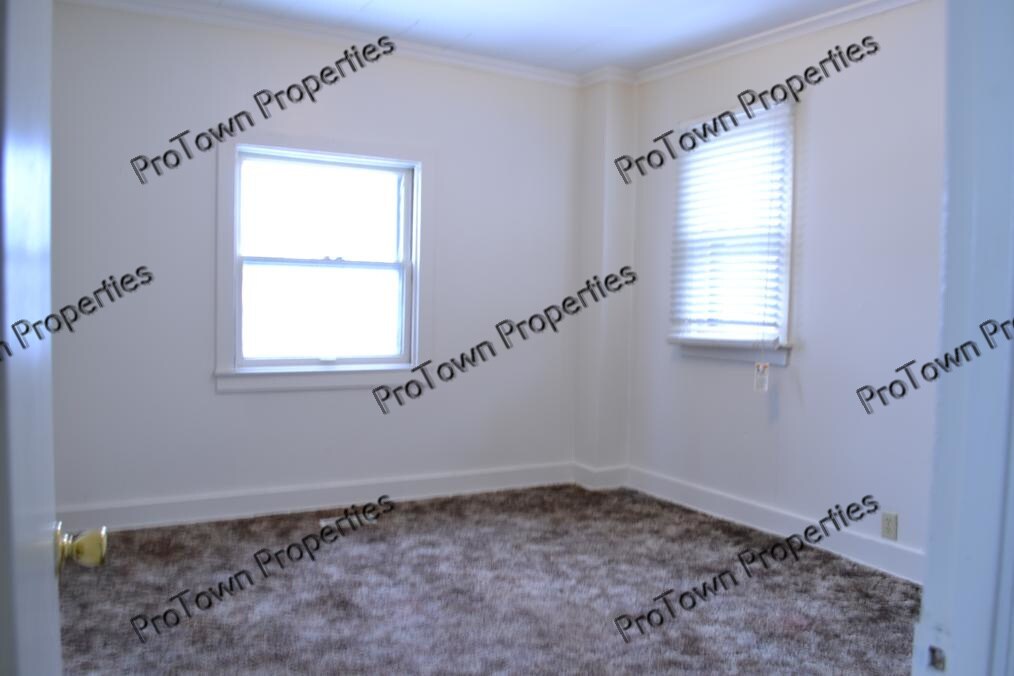 Building Photo - 411 Krakar Ave