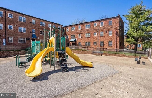 Building Photo - 2655 Birney Pl SE