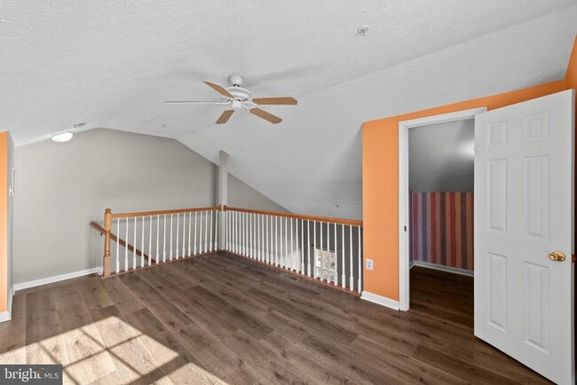 Building Photo - 8833 Hawthorne Ct