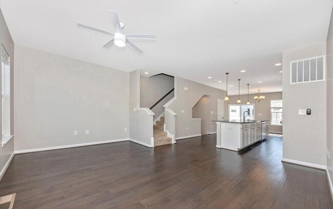 Building Photo - 3 level townhouse (newer construction) in Jefferson Place Community available early May!