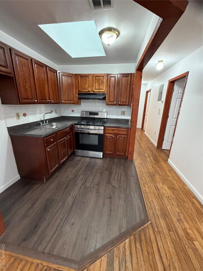 Building Photo - 172-07A 90th Ave