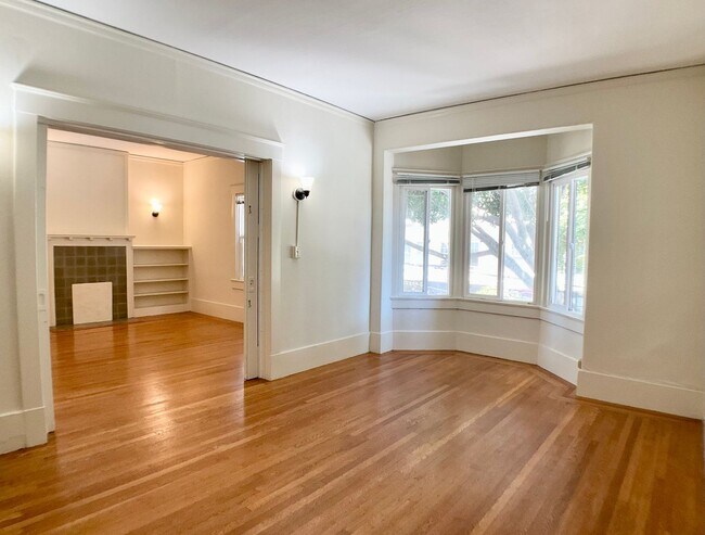 Building Photo - LARGE 3BR In Pac Heights. In-Unit Laundry!...