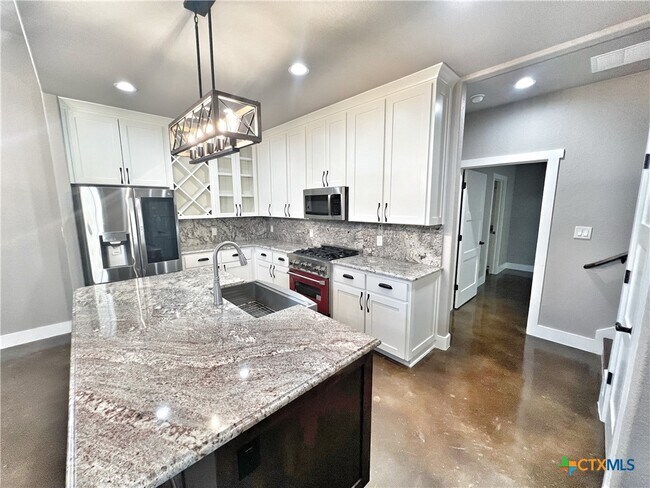 Building Photo - 1704 Gruene Vineyard Crossing