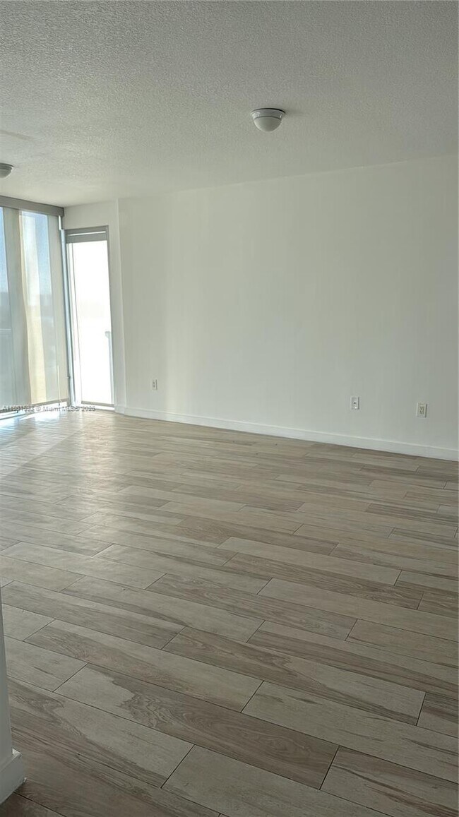 Building Photo - 6700 Indian Creek Dr