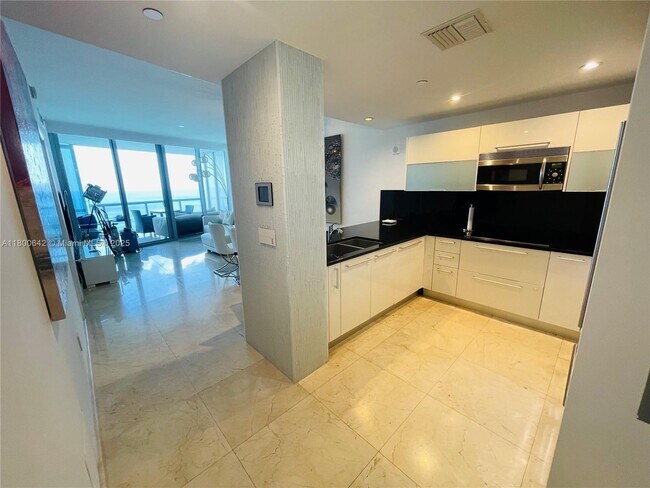 Building Photo - 17121 Collins Ave