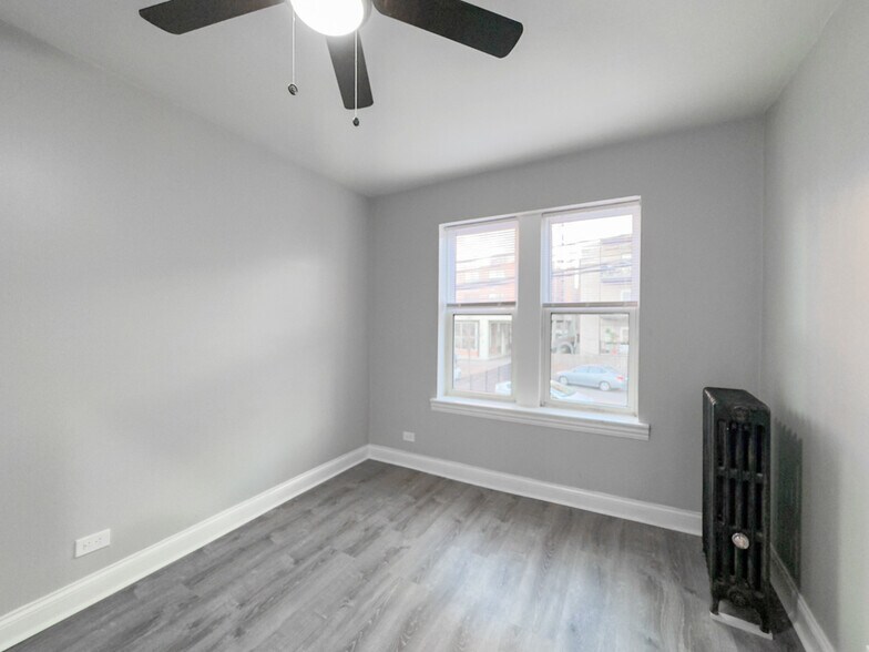 Building Photo - 4031 N Kenmore Ave