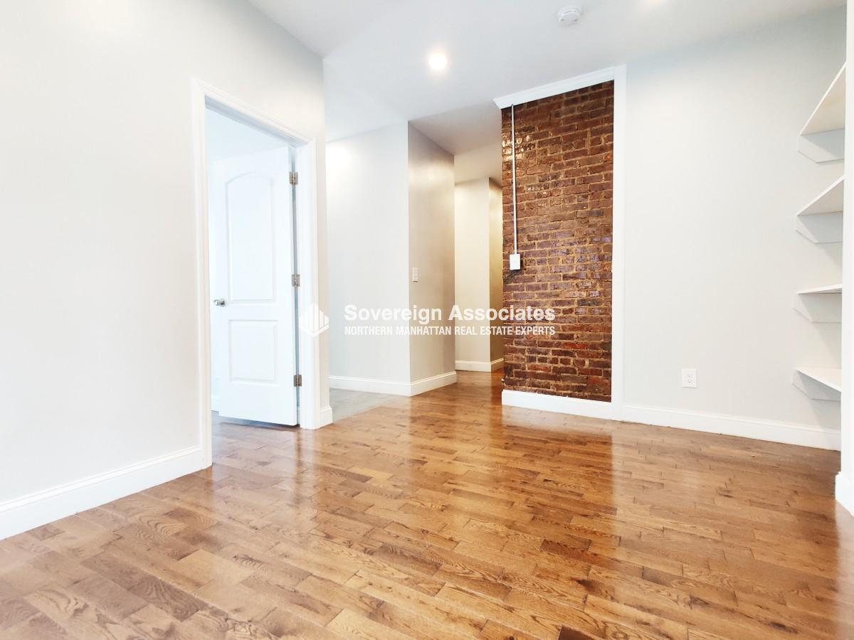 Building Photo - 530 Isham St